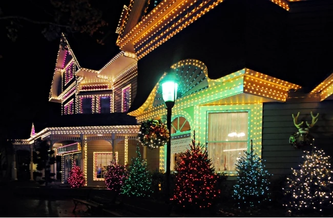 christmas lights on homes